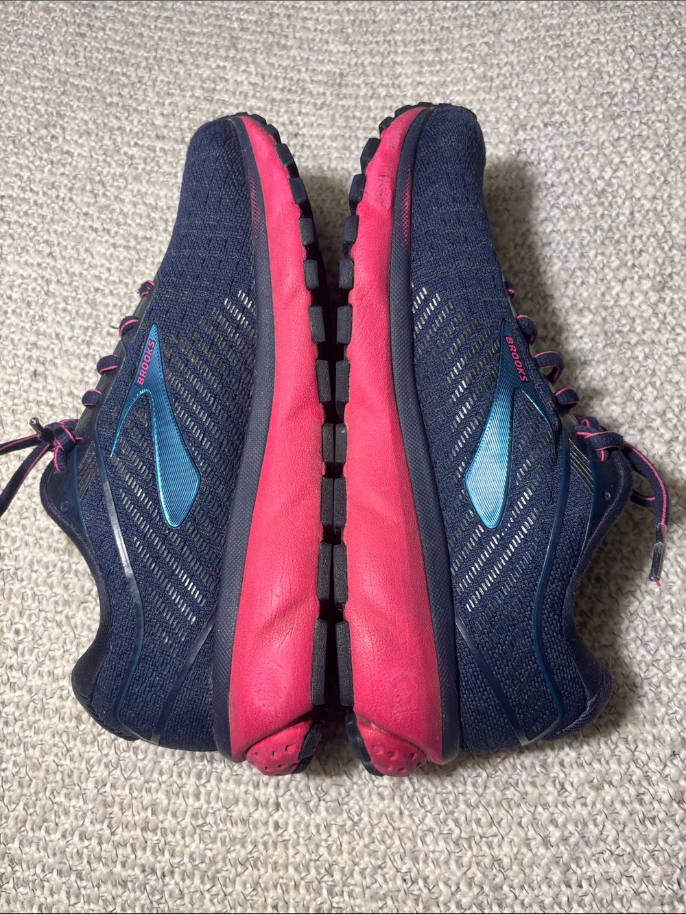 Brooks Ghost 12 Women's Running
Shoes - Navy Blue / Pink - Size 8 - Picture 3 of 8